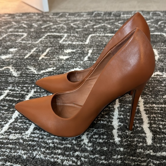 [SOLD] Pumps - Picture 8 of 12